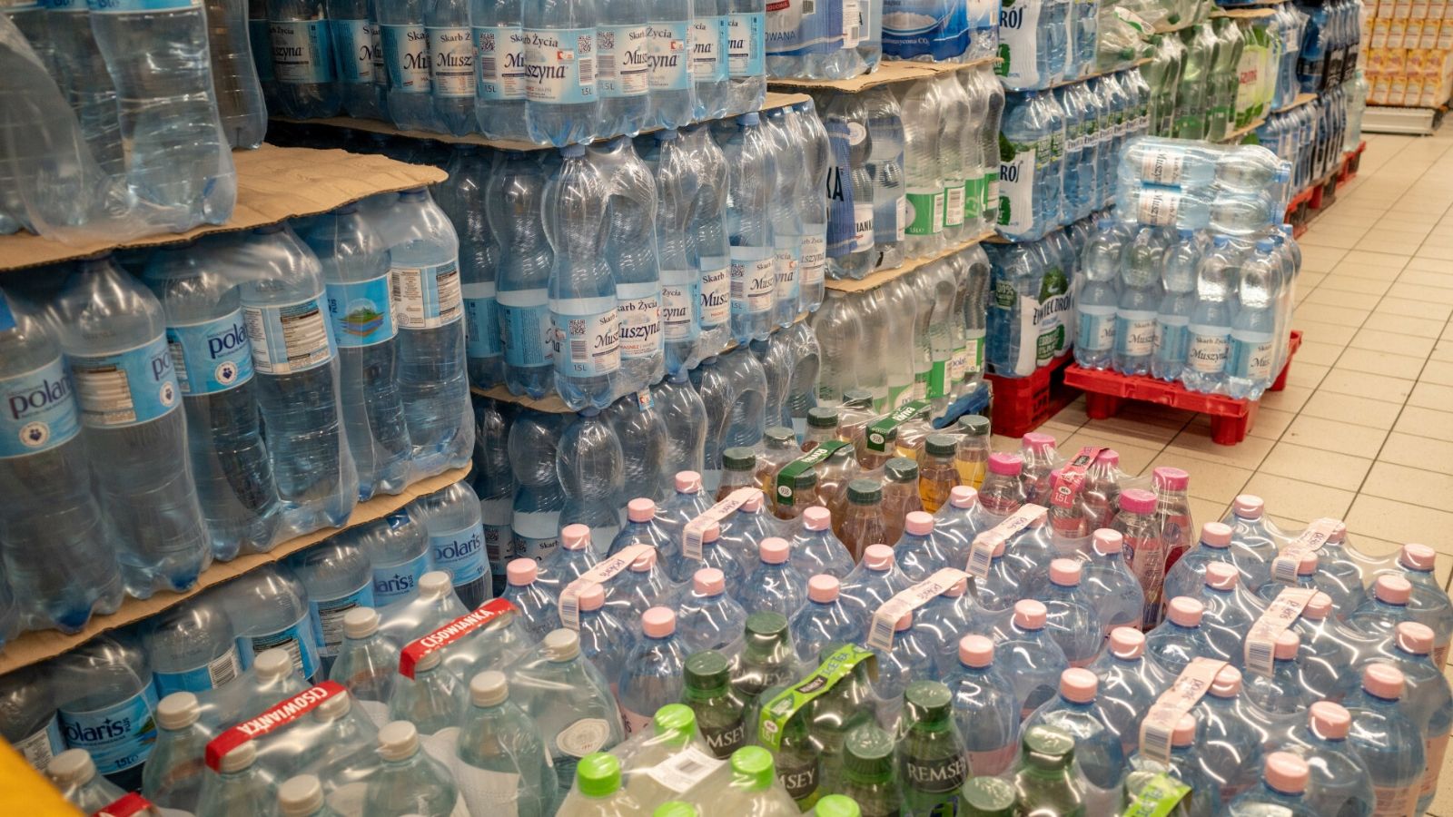 O wyższej cenie za te produkty dowiesz się dopiero przy kasie. Klienci Biedronki i Lidla się skarżą