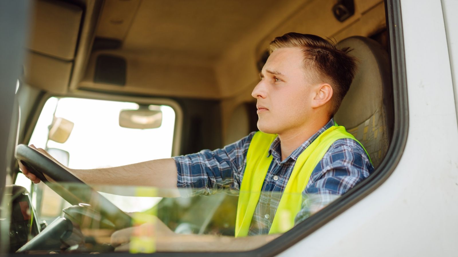 Tyle naprawdę zarabia spedytor w Polsce w 2026. Kto nie zna stawek w TSL, ten nie uwierzy