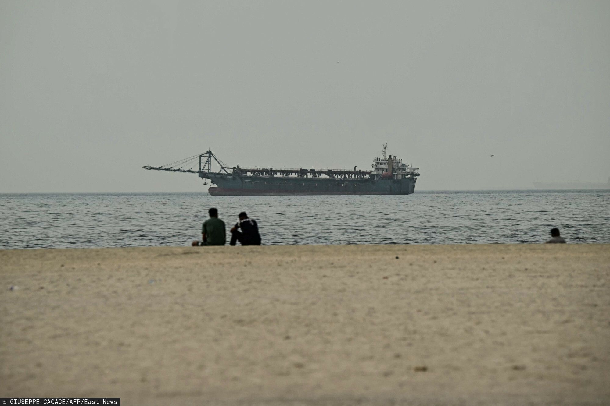 Tysiące Polaków chcą wydostać się z Dubaju. Koszty zwalają z nóg