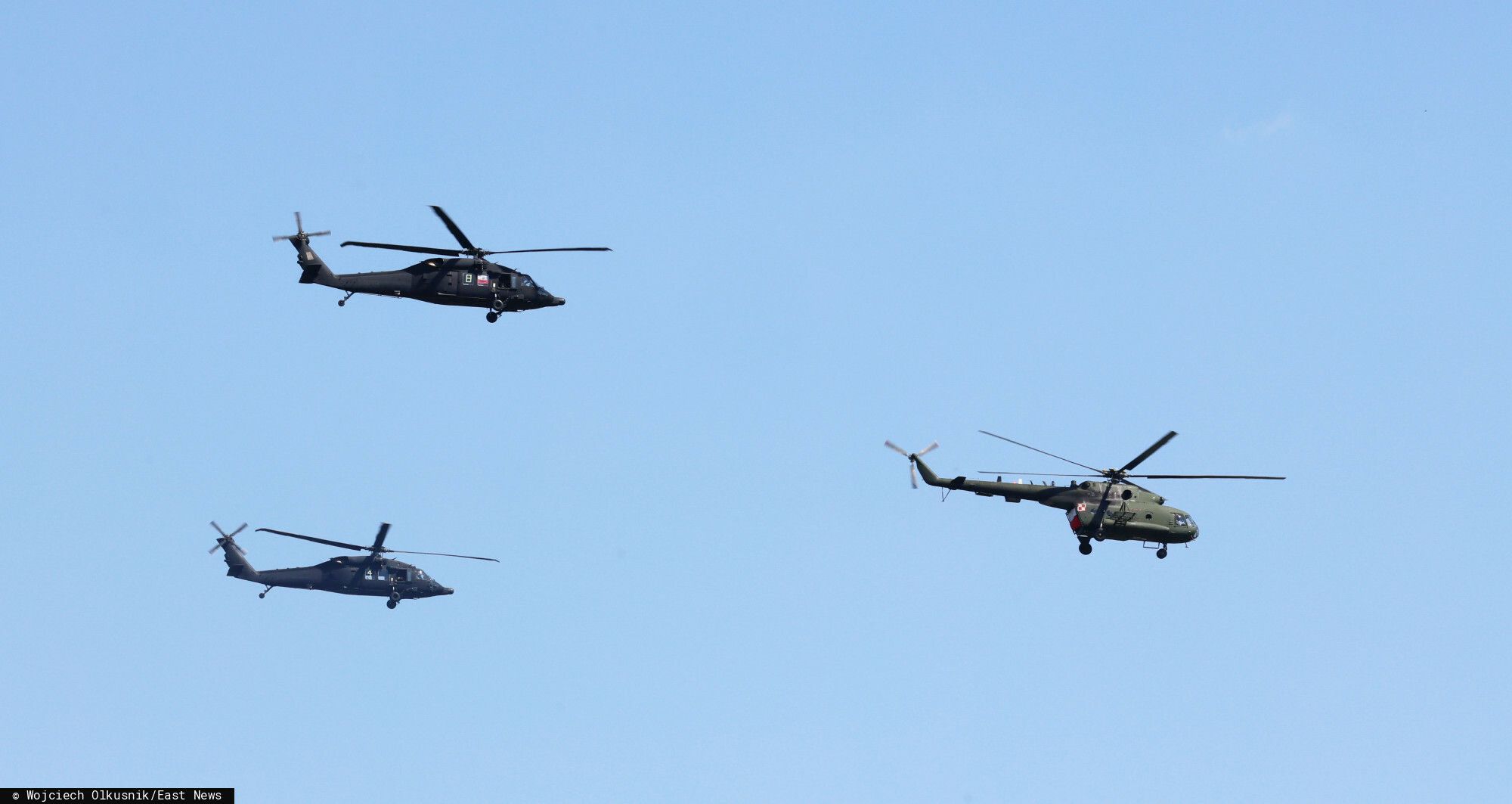 Tusk opublikował nagranie. "Policyjne Black Hawki w służbie ludziom". W sieci zawrzało