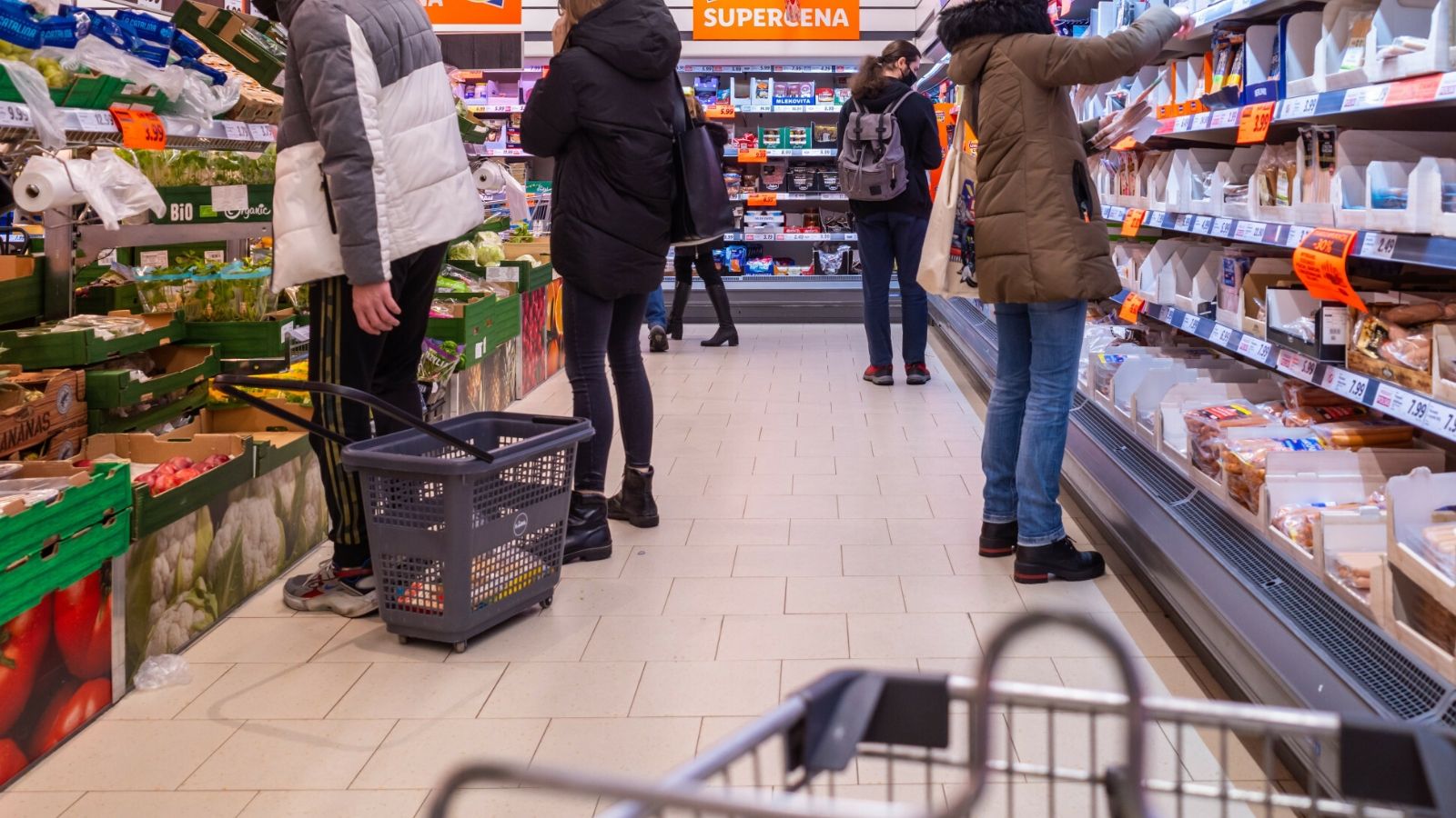 Fatalna wiadomość przed Wielkanocą. Lidl będzie sprzedawał tylko takie jaja, Polacy złapią się za portfel