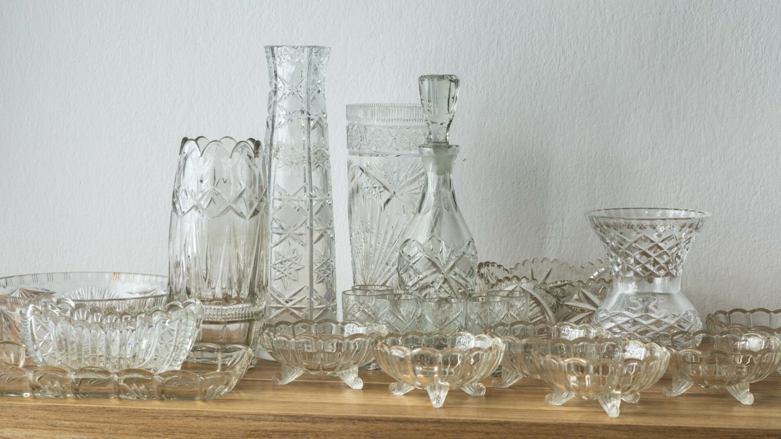 Na tych naczyniach z PRL możesz teraz zarobić. Sprawdź w szafkach i pudłach