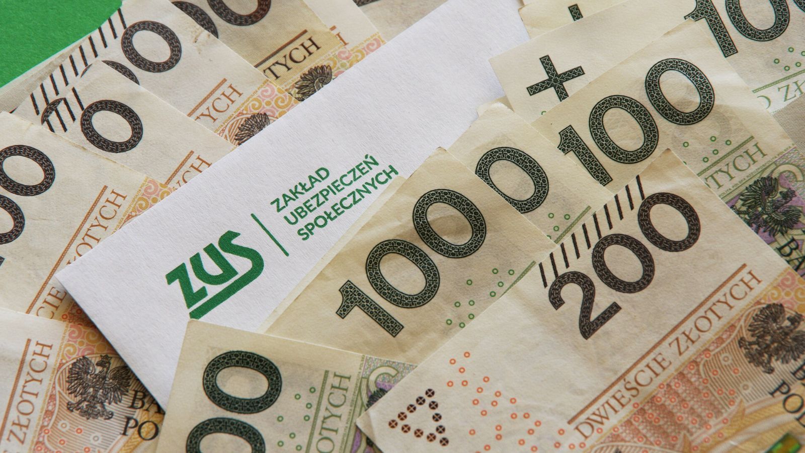 Od 1 marca ZUS wypłaci więcej. Emeryci mogą liczyć na niespodziankę, te dodatki pójdą w górę