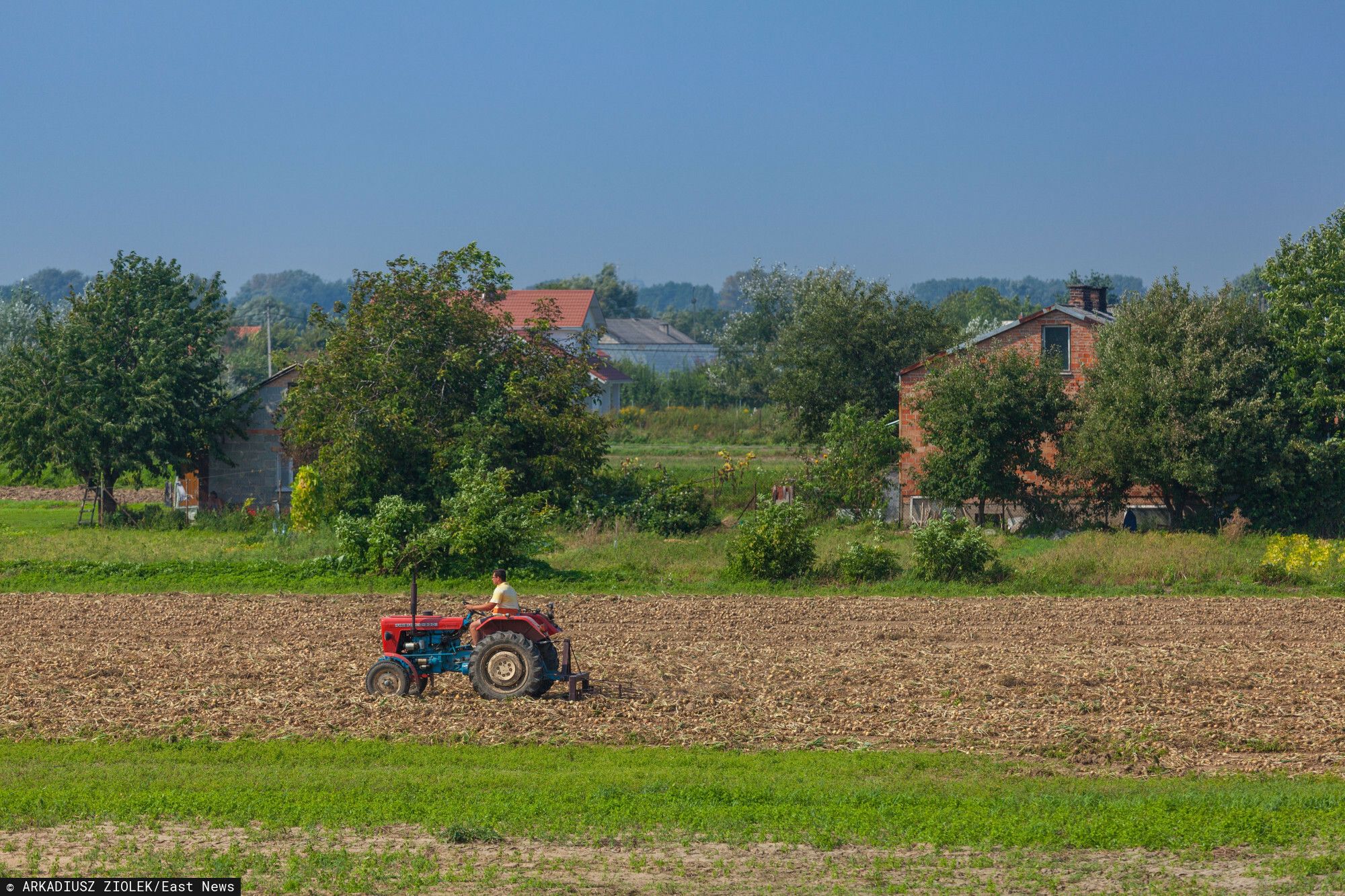 Ciągnik na polu