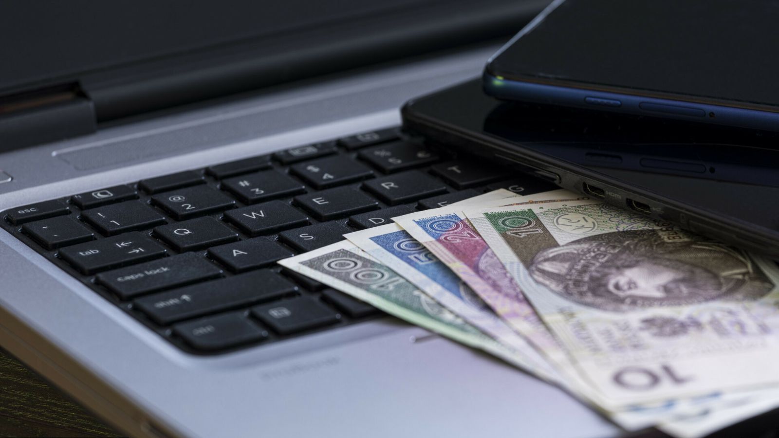 Tak w chwilę stracisz oszczędności. Jeden z największych banków ostrzega, podwyższony stan zagrożenia