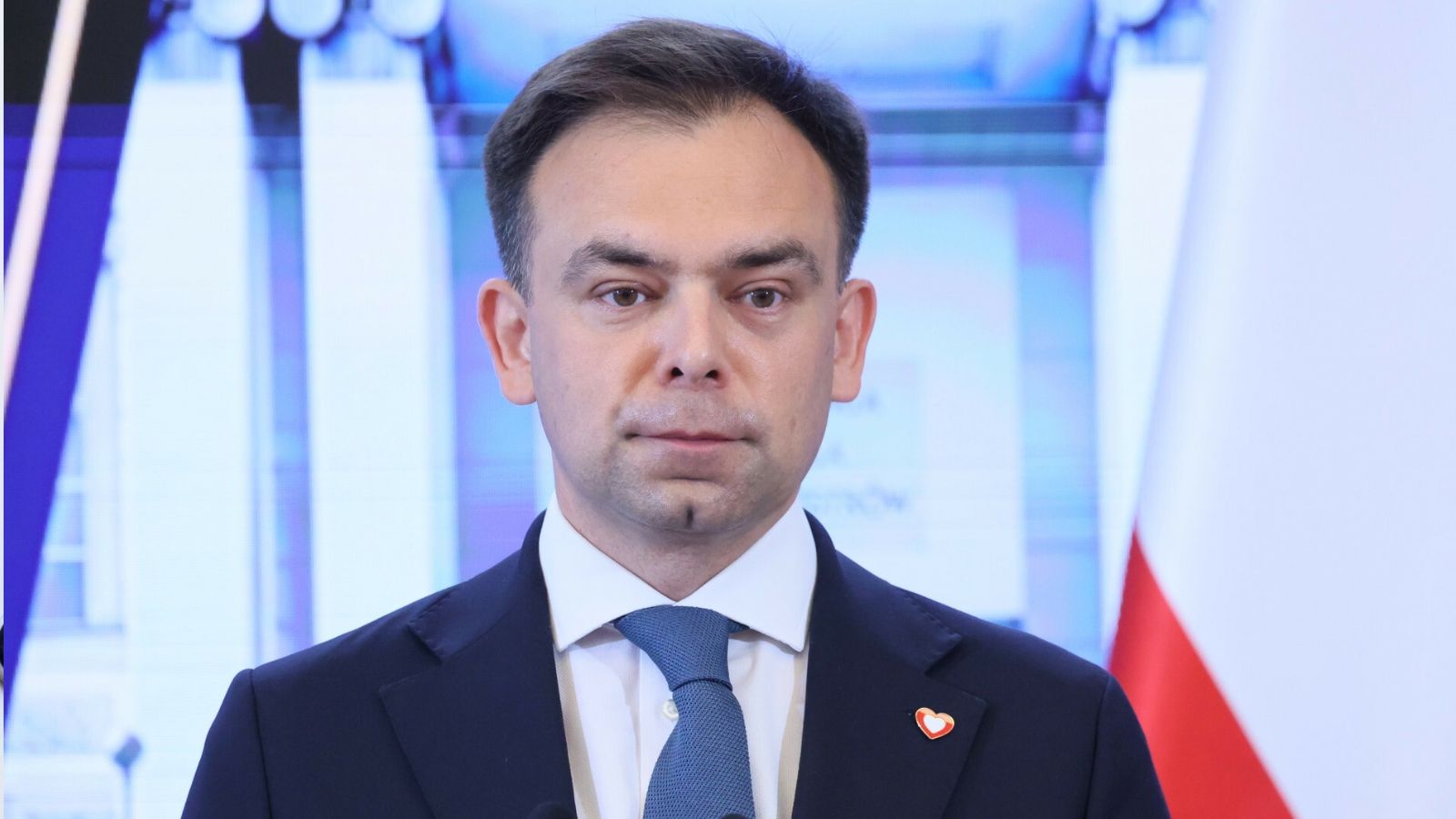 Zmiany podatkowe w Polsce. Domański odpowiada Morawieckiemu, padły ostre słowa
