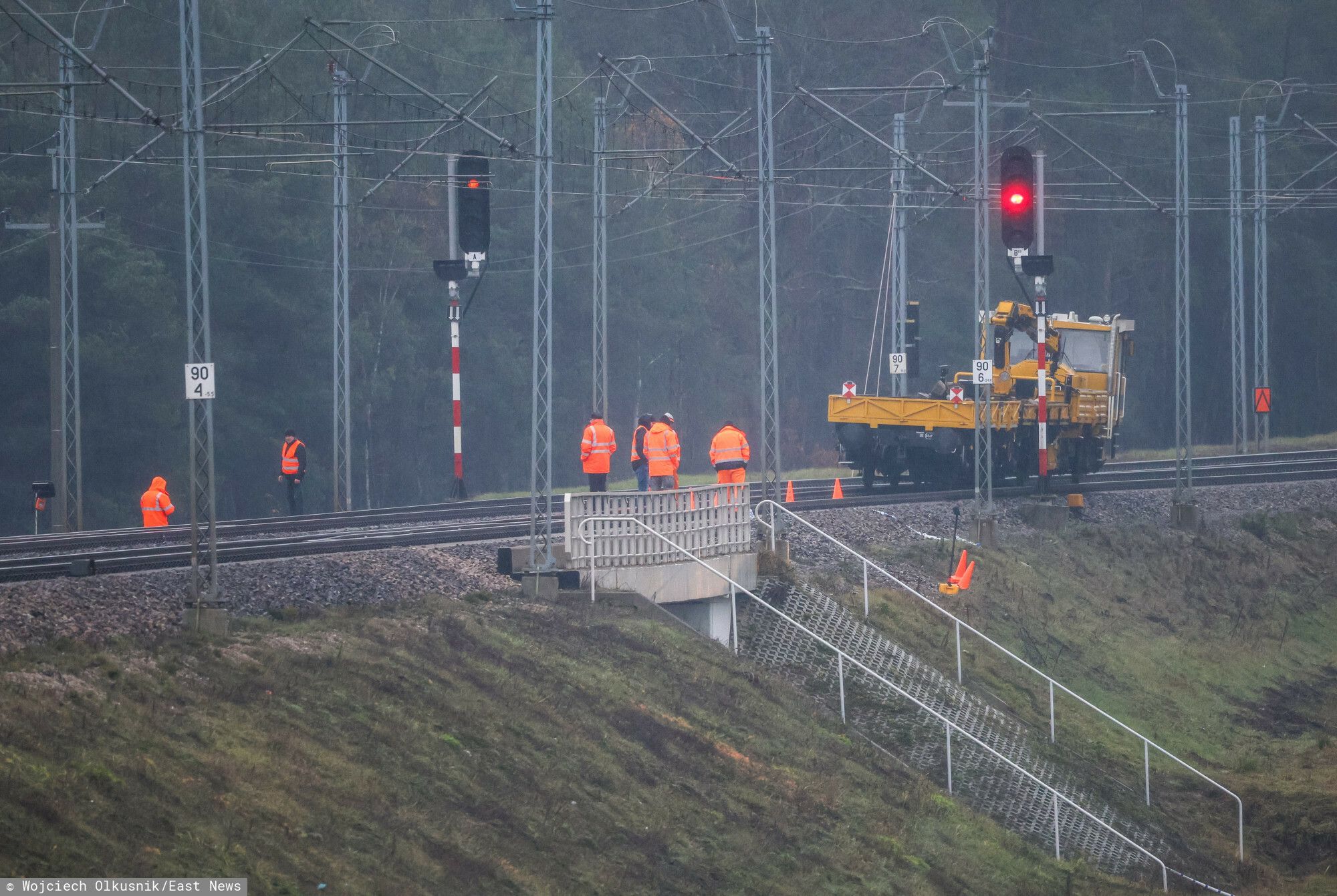 Dywersja na polskich torach, są nowe ustalenia. Wiadomo, na kogo kupiono karty SIM