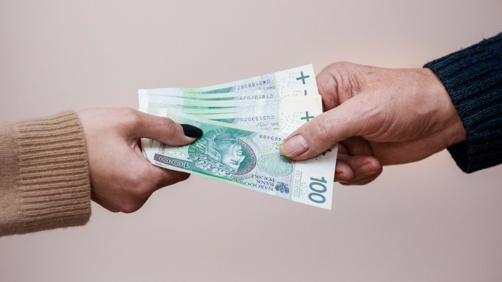 ZUS wypłaca, a potem żąda zwrotu. Niektórzy seniorzy muszą oddać nawet 1978,49 zł