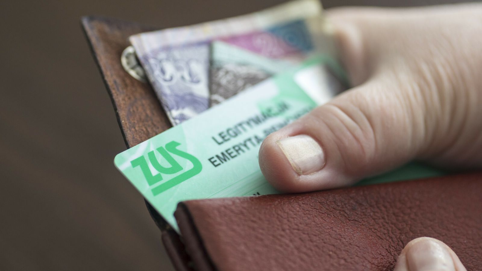 Przekroczysz limit i 989,41 zł zniknie z emerytury. ZUS ujawnił, komu wyciągnie z konta