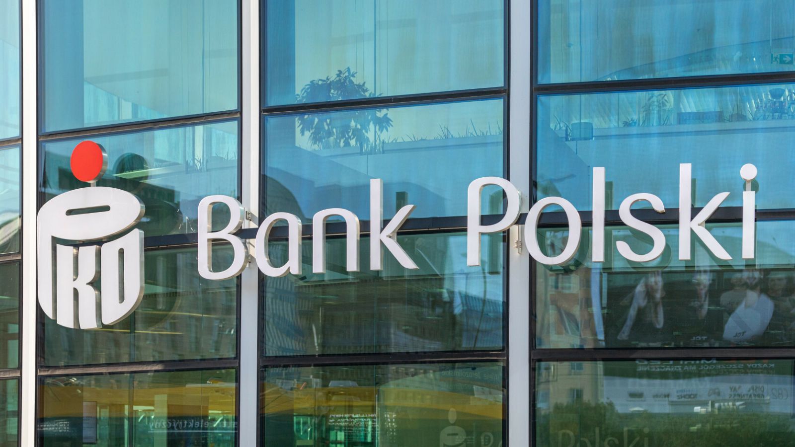 Wyłudzili z banku prawie 3 miliony złotych. Postawiono aż 151 zarzutów