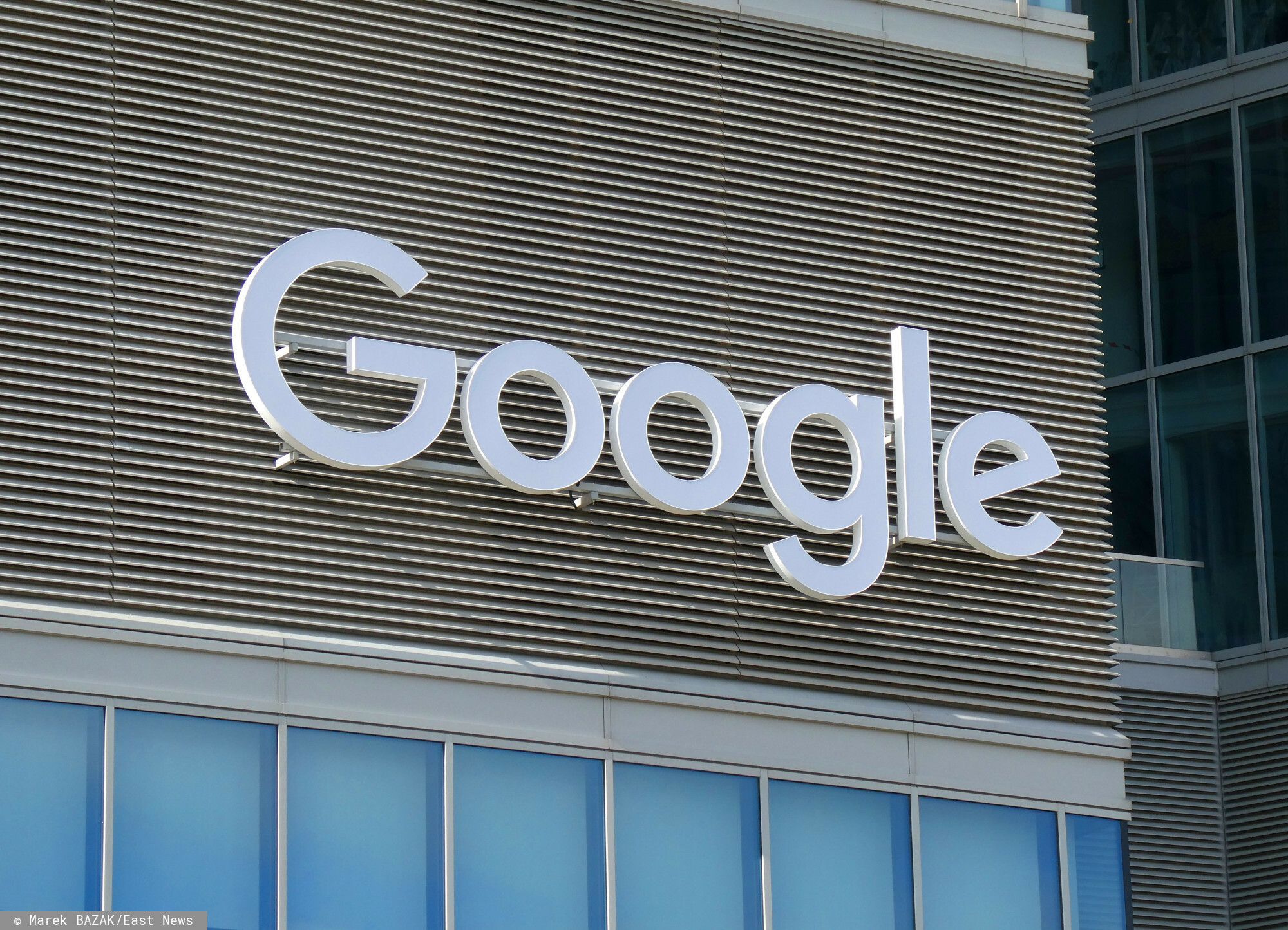 Google pod lupą Komisji Europejskiej. Chodzi o treści, które zalewają Polaków