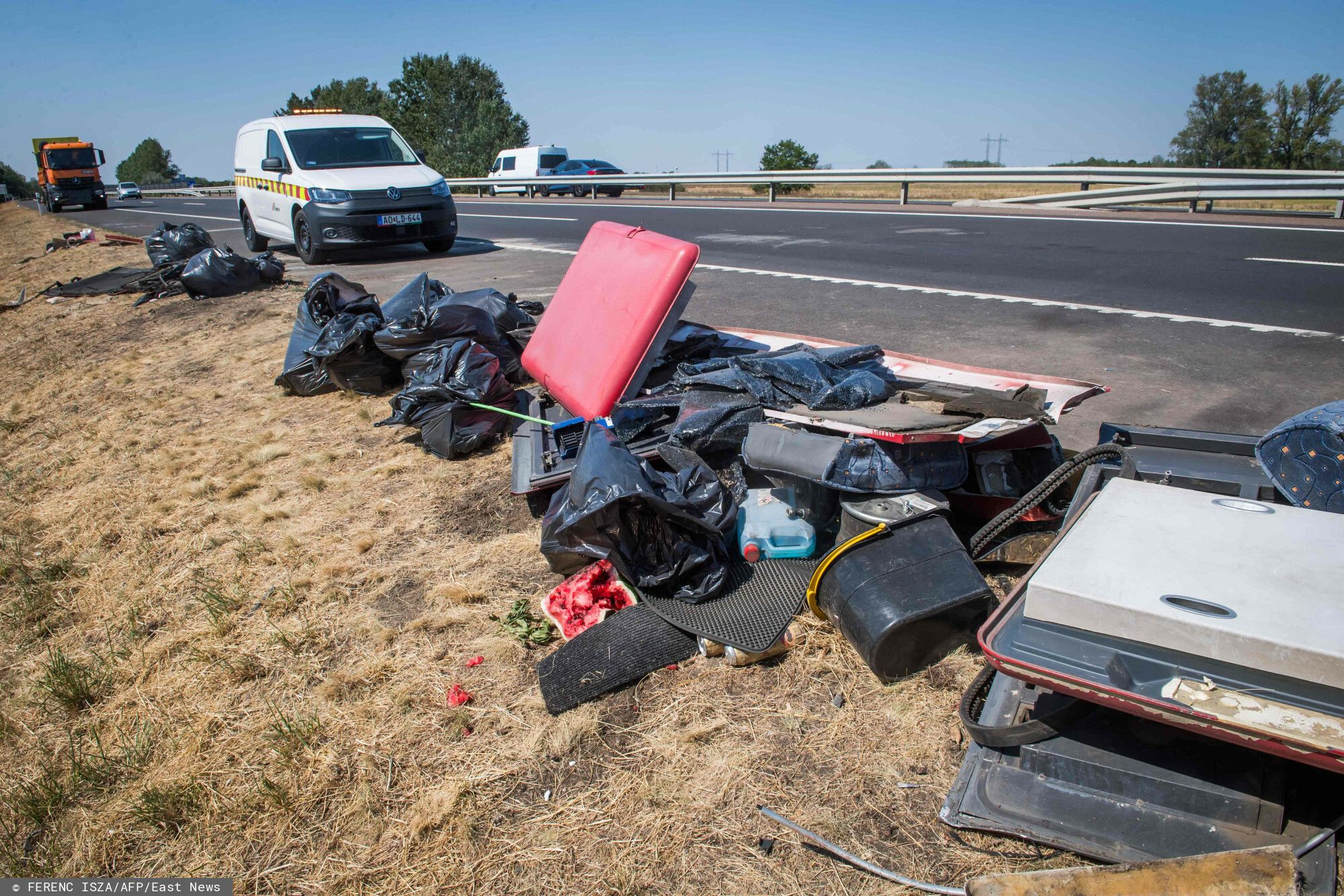 Polski autokar rozbił się na autostradzie na Węgrzech. Minister Klimczak wydał polecenie ws. kontroli