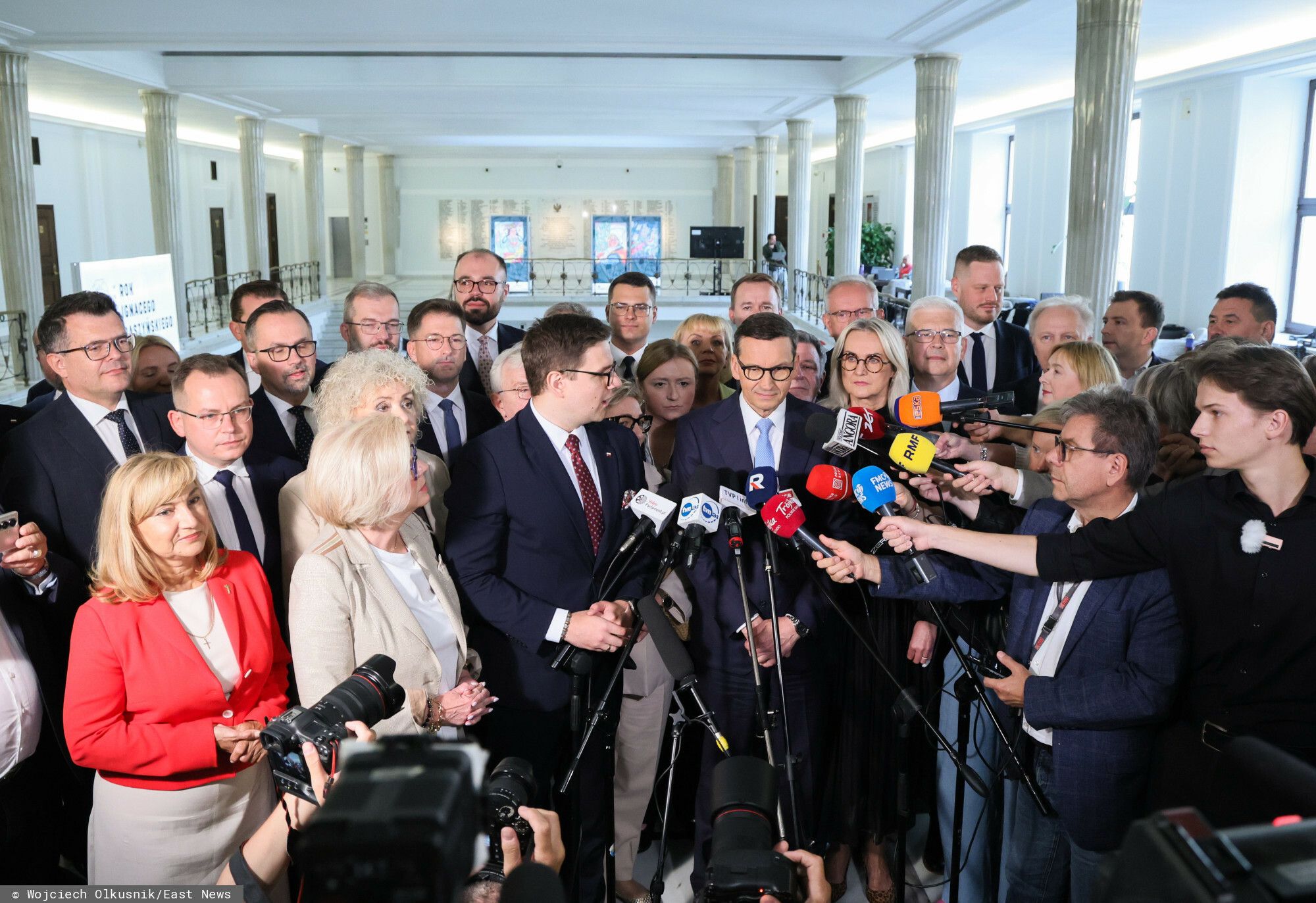 Klub Morawieckiego z pierwszym przelewem od Sejmu. Wyciągnie z kasy PiS pokaźną sumę