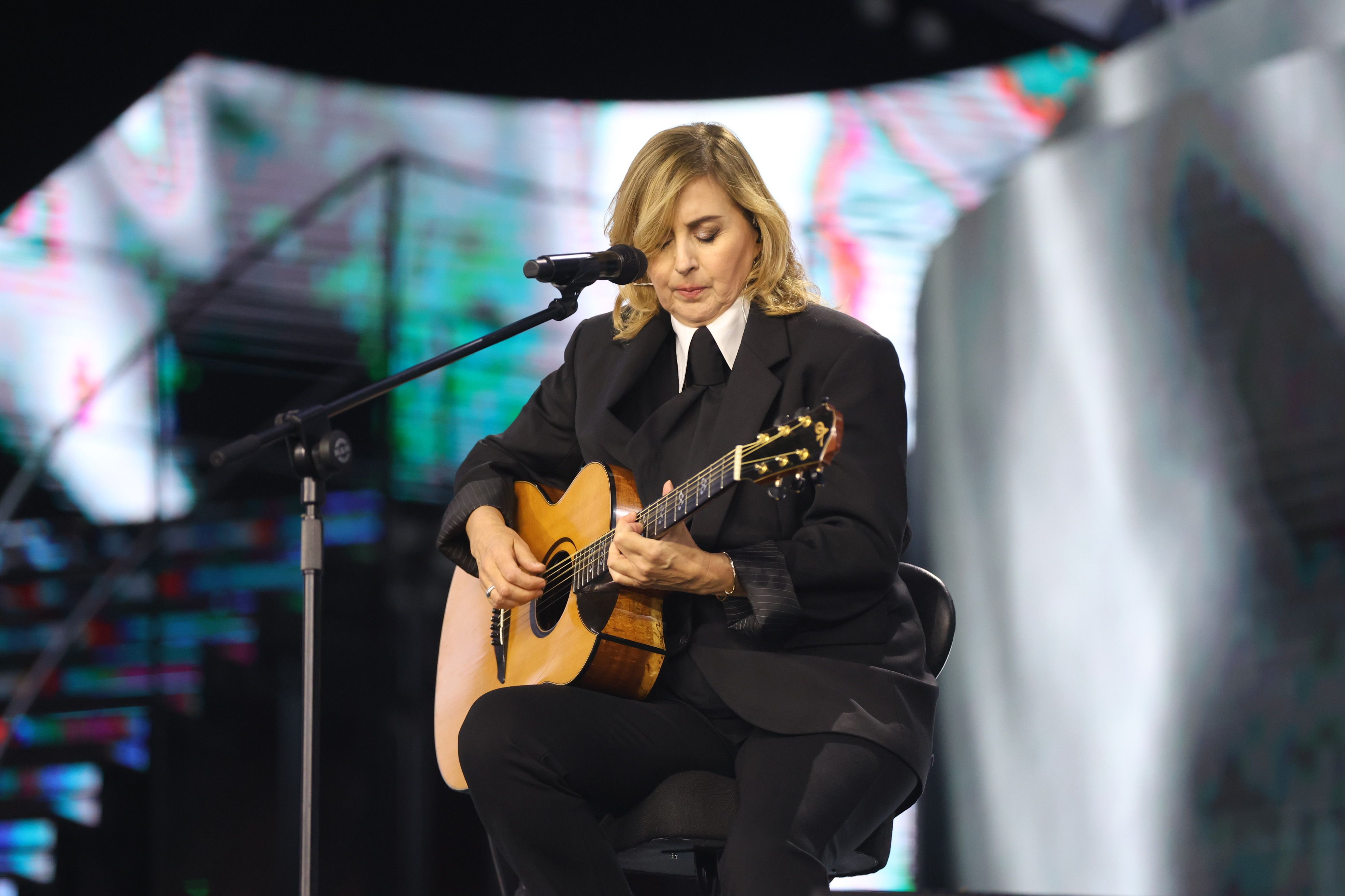 Niesamowite, co dzisiaj dzieje się z Edytą Bartosiewicz. Zniknęła wiele lat temu i niemal straciła głos