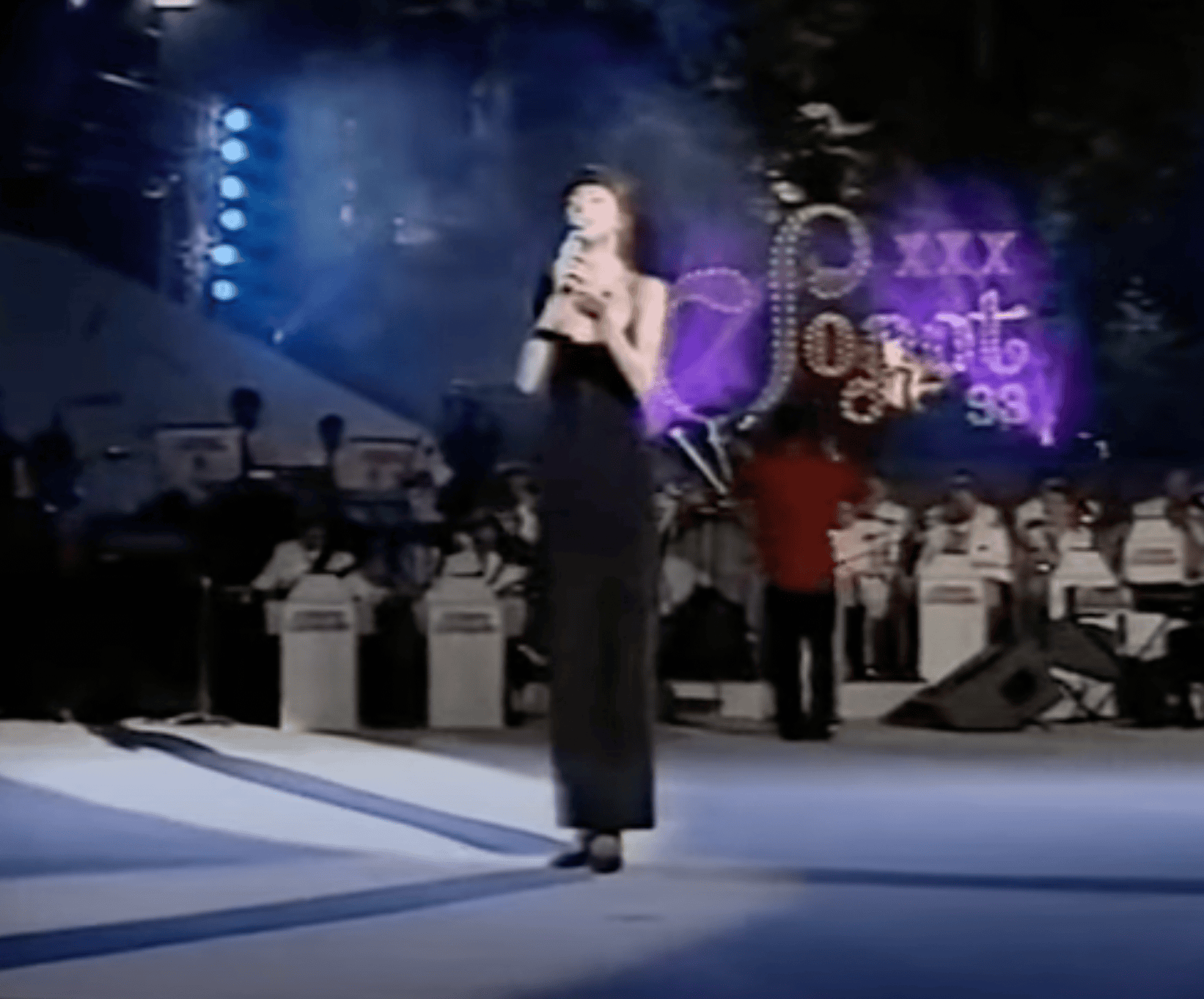 Mija 30 lat od debiutu Edyty Górniak w Sopocie. Nie uwierzycie, jak ją wtedy zapowiedzieli. Rok później była już światową gwiazdą