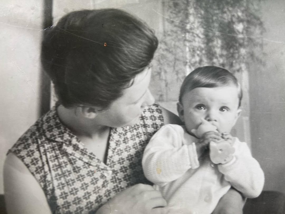 Kim jest słodki bobas ze zdjęcia? Teraz znają ją wszyscy Polacy