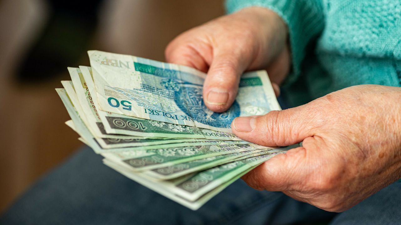Tyle komornik może zabrać z emerytury w 2025 roku. Obowiązują limity