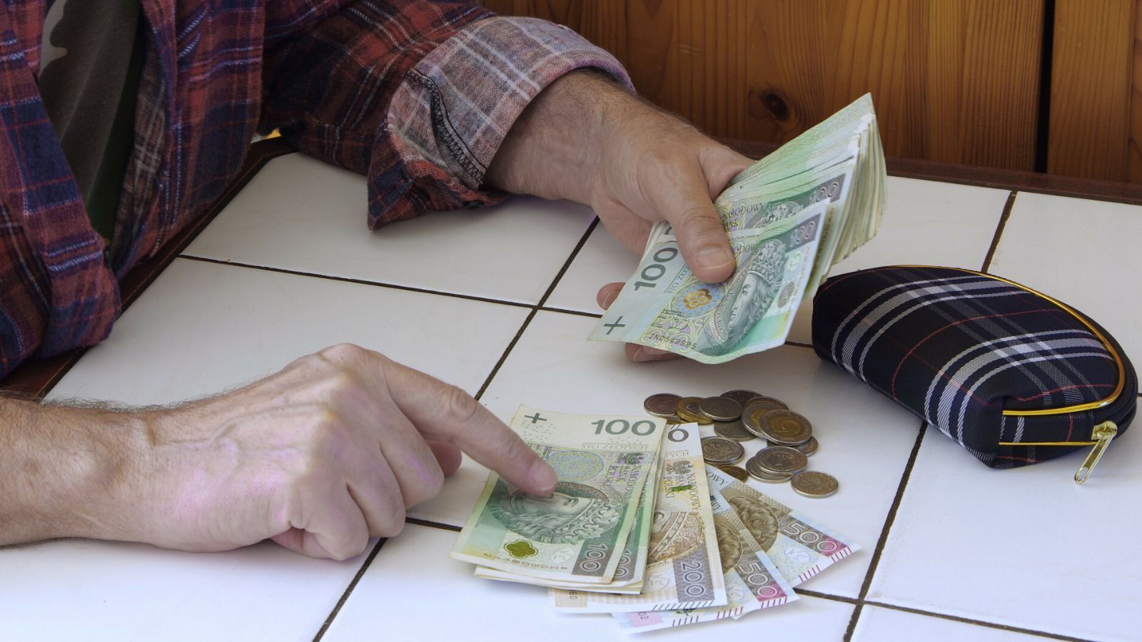 ZUS przesuwa terminy wypłat emerytur. Te osoby nie dostaną przelewu w maju