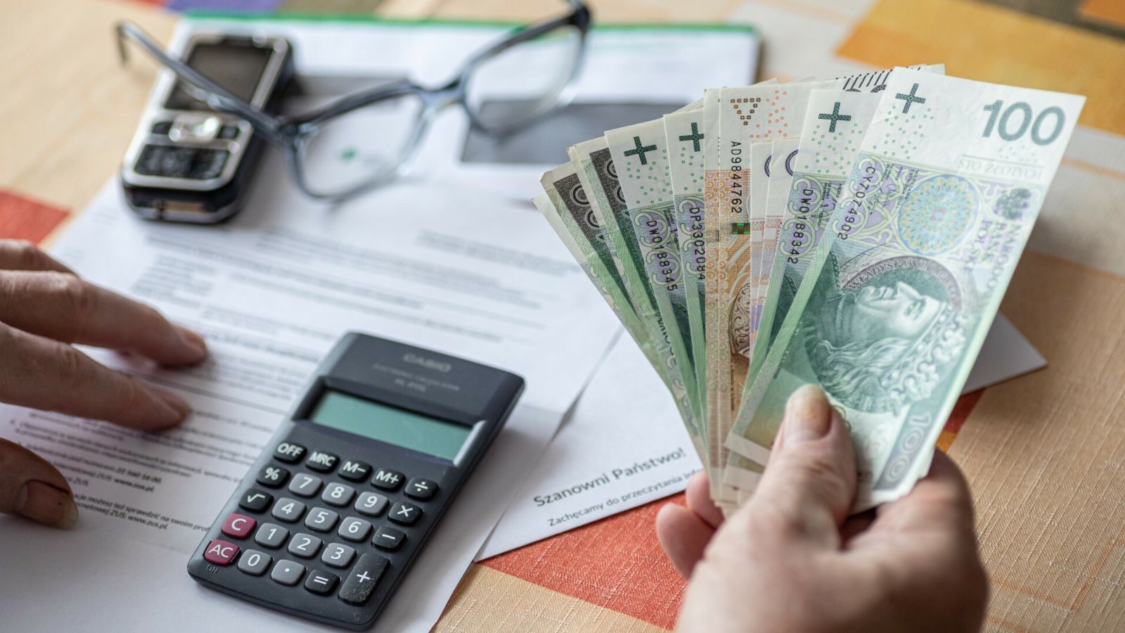 Urodzeni po 1948 roku mogą przejść na emeryturę wcześniej. ZUS podał warunki