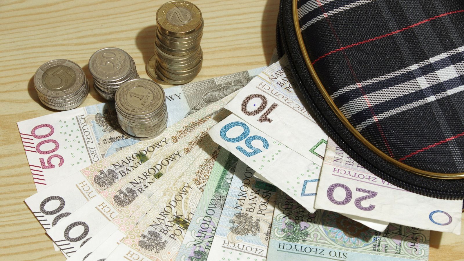 Można dostawać dwie emerytury jednocześnie. ZUS wyjaśnia, kto ma do nich prawo
