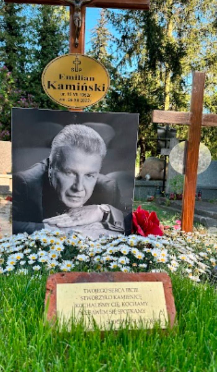 Emilian Kamiński grób 3.jpg