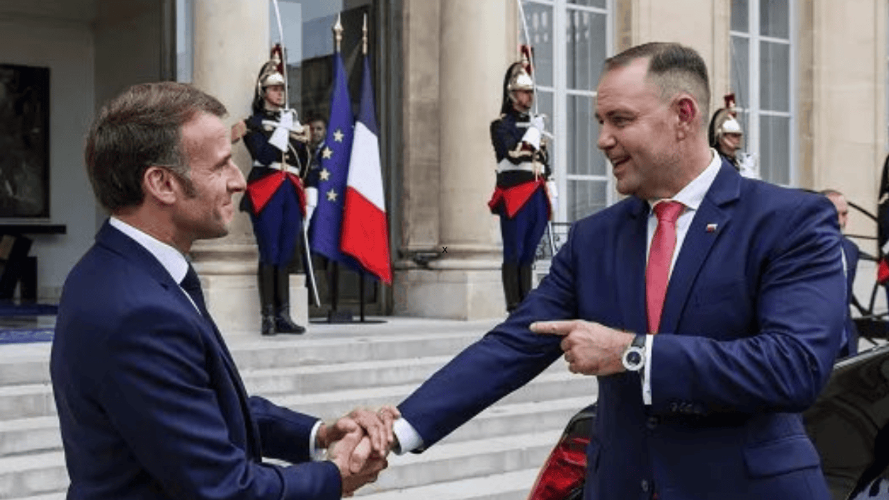 Emmanuel Macron i Karol Nawrocki