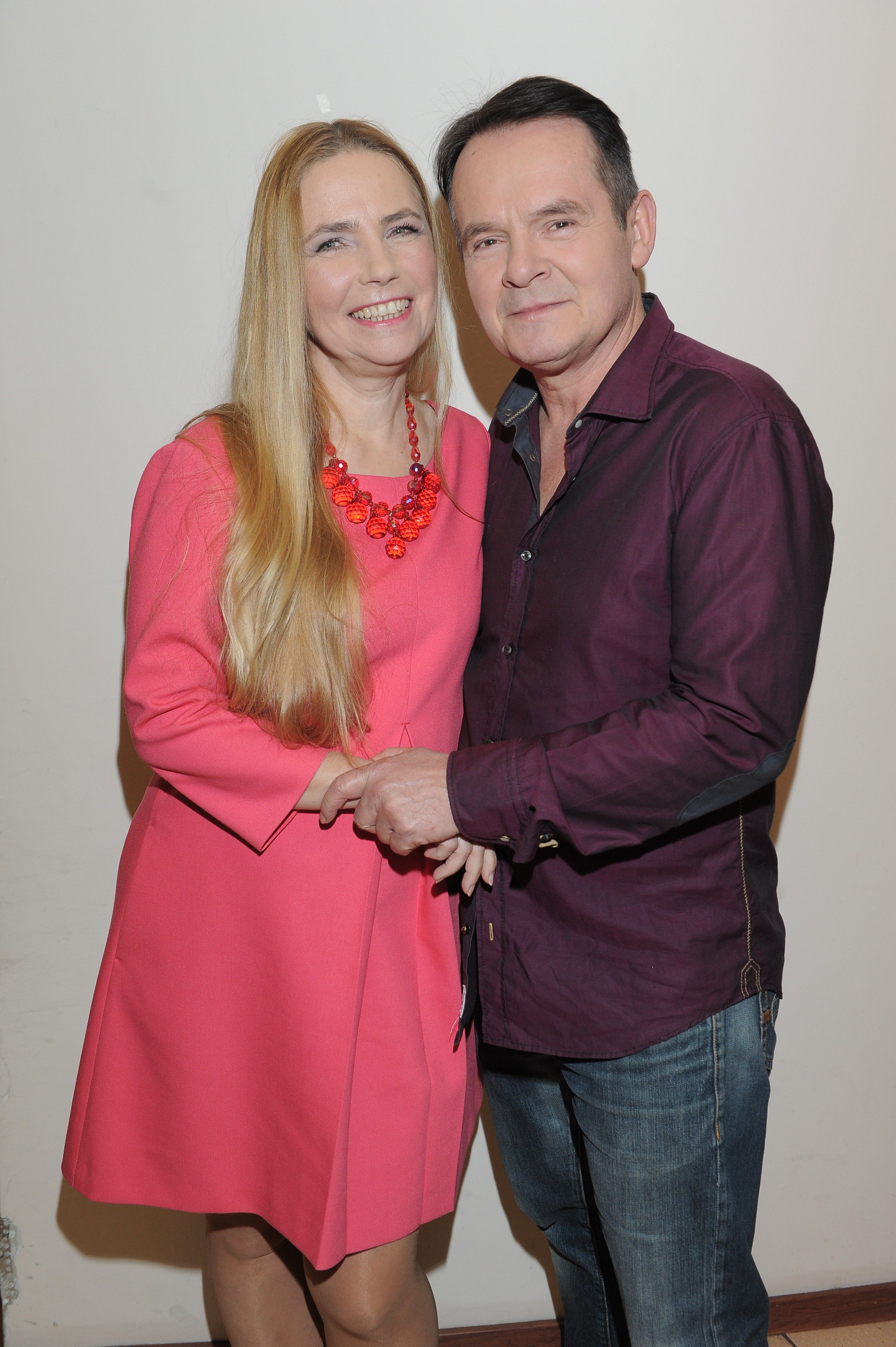 Wyszczerbione talerze, pranie na sznurku i mnóstwo zwierząt. Tak dziś żyją Ewa Kuryło i Piotr Pręgowski