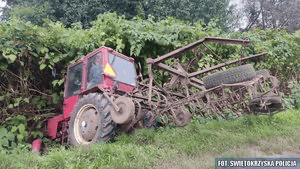 Traktor w rowie