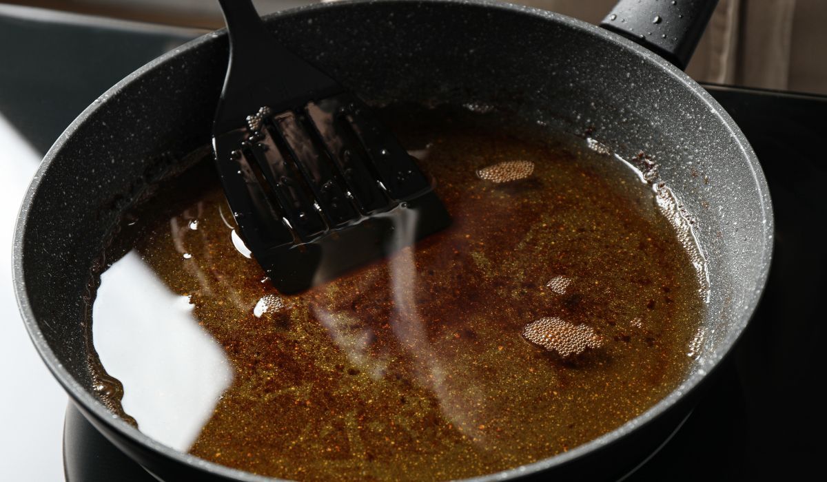 Co zrobić z olejem po smażeniu kotletów czy pączków?