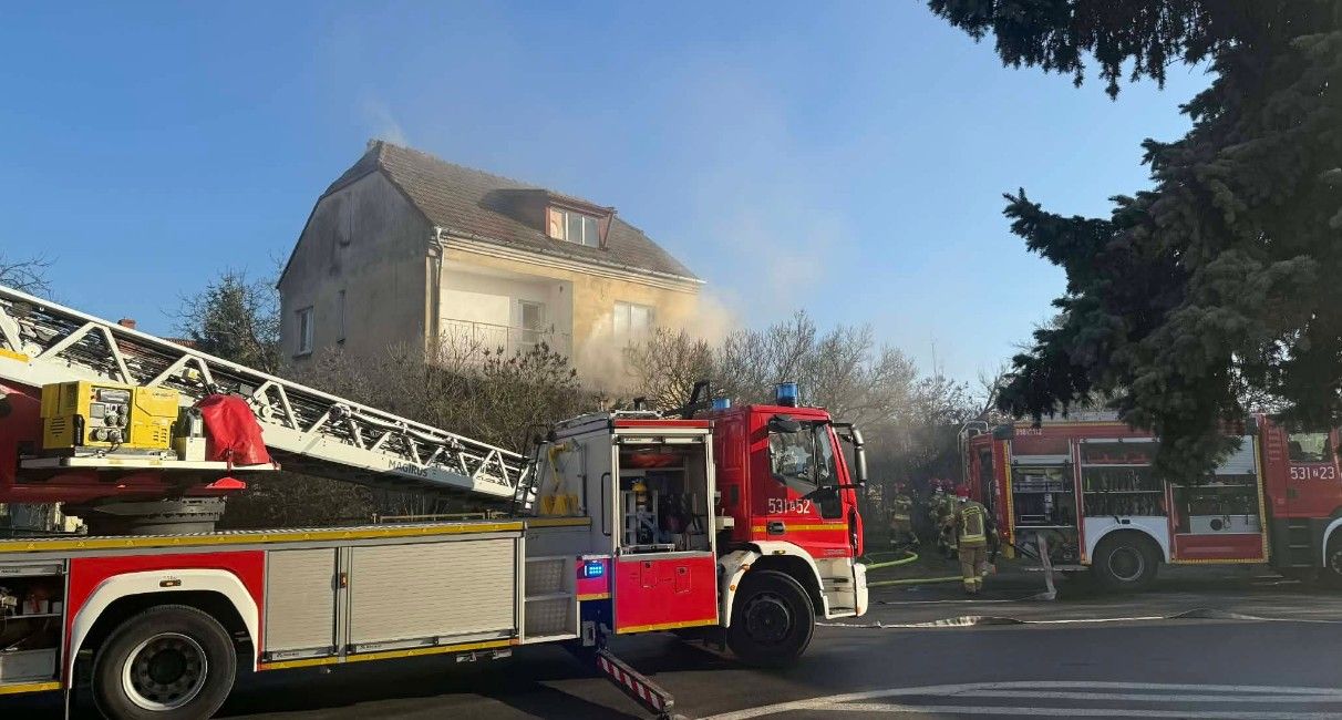 Potężny pożar w polskim mieście. Nie żyje jedna osoba, w akcji wiele służb