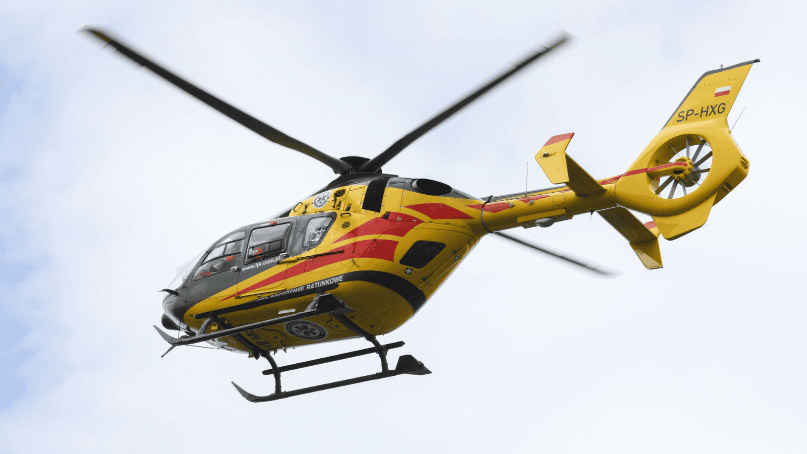 Poważne zderzenie czterech aut w Jankówku. Na miejscu lądował śmigłowiec LPR