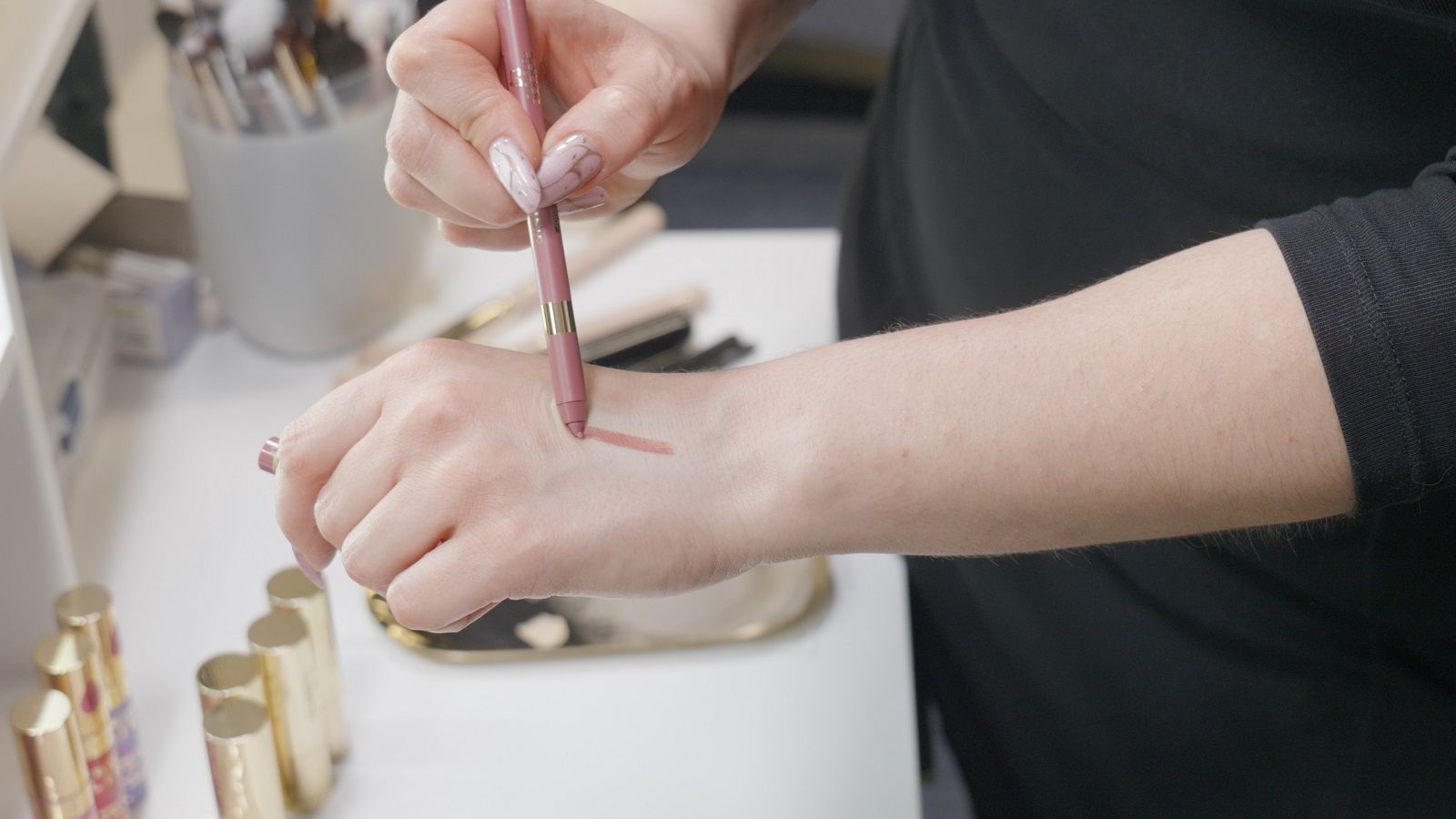 Trwałe i skuteczne produkty do makijażu i pielęgnacji na polskim rynku. Teraz w promocji!