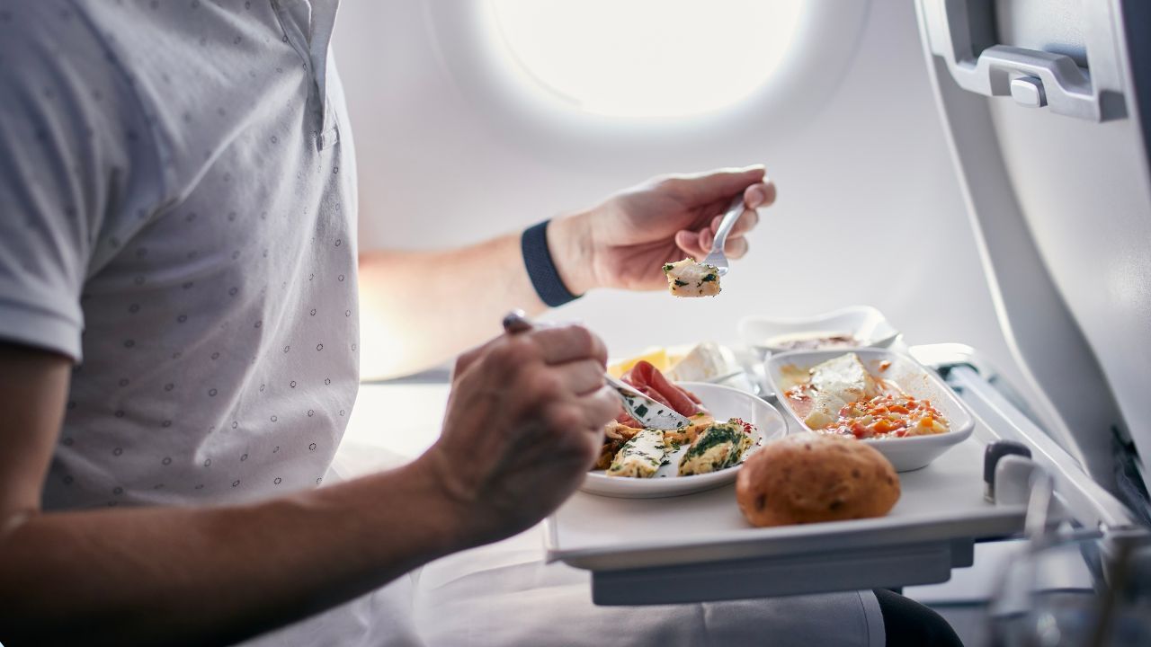 Jedzenie na pokładzie samolotu