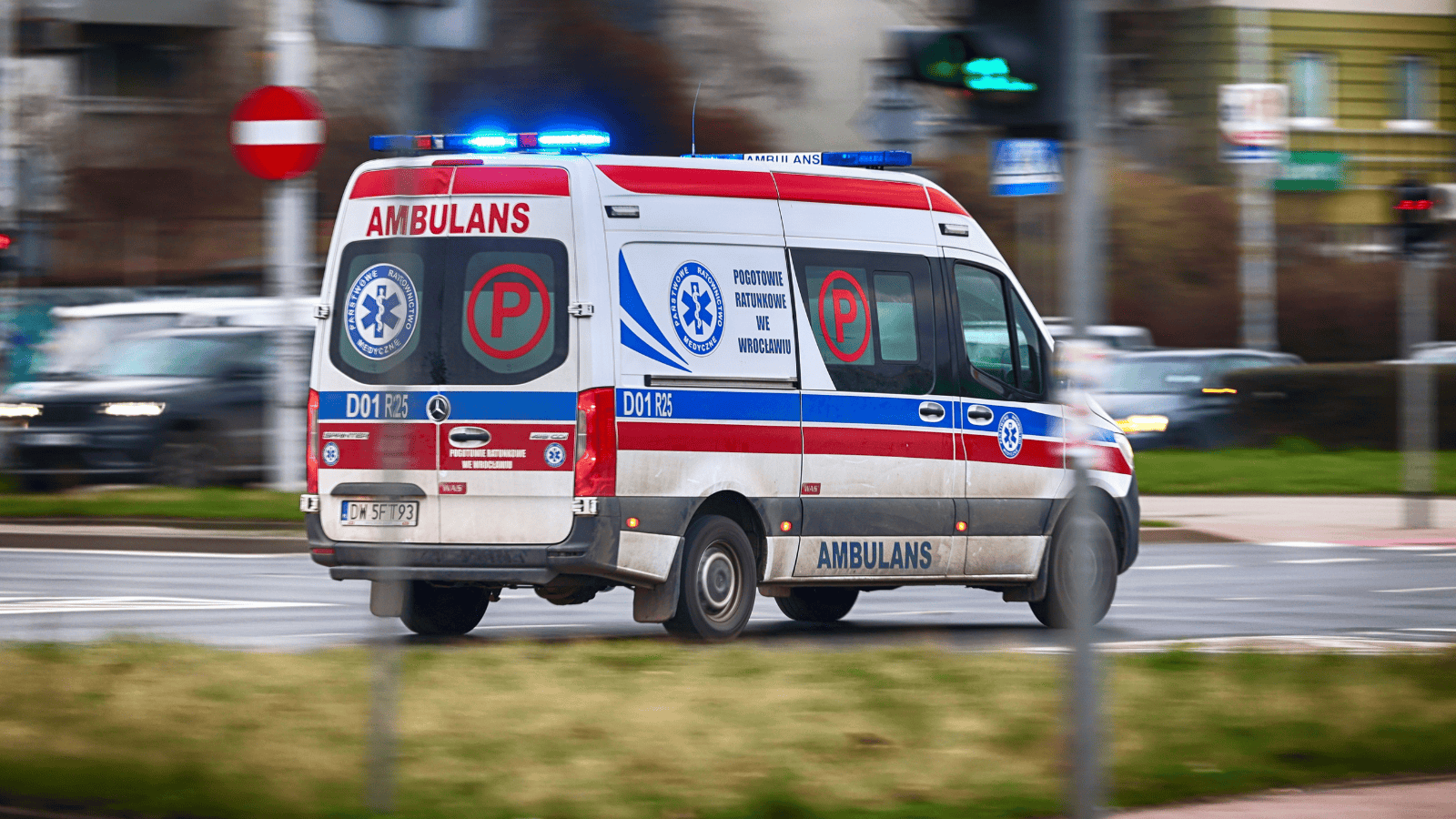 Podał telefon do żony, chwilę później jego serce przestało bić. Tragedia w polskim pociągu