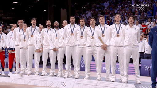 Francuzi na ceremonii wręczenia medali, fot. Eurosport