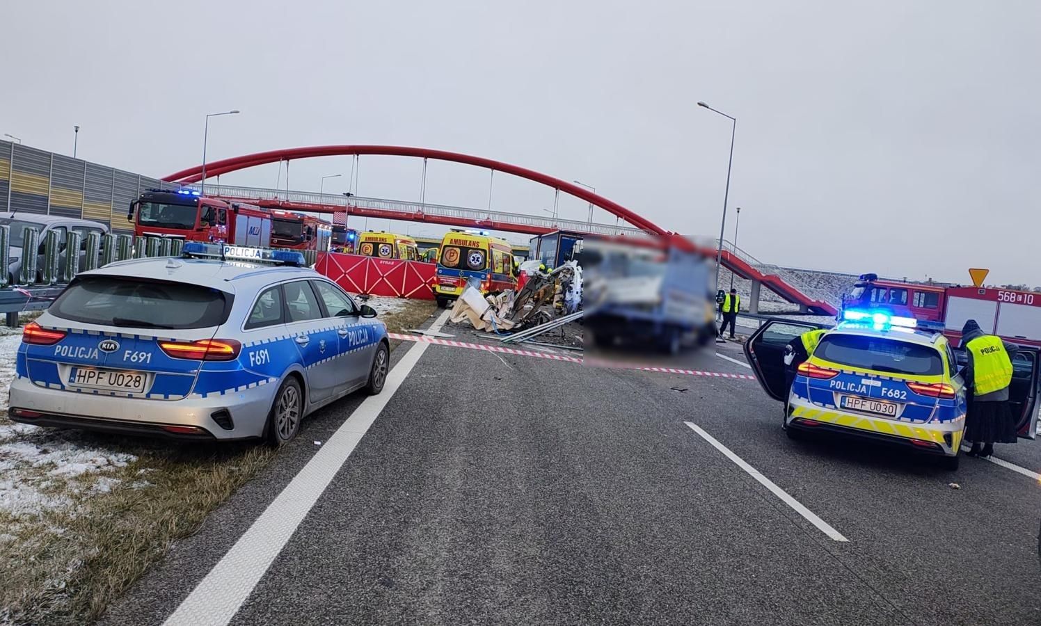 Tragedia na polskiej trasie. Nie żyją 4 osoby, w akcji wszystkie służby