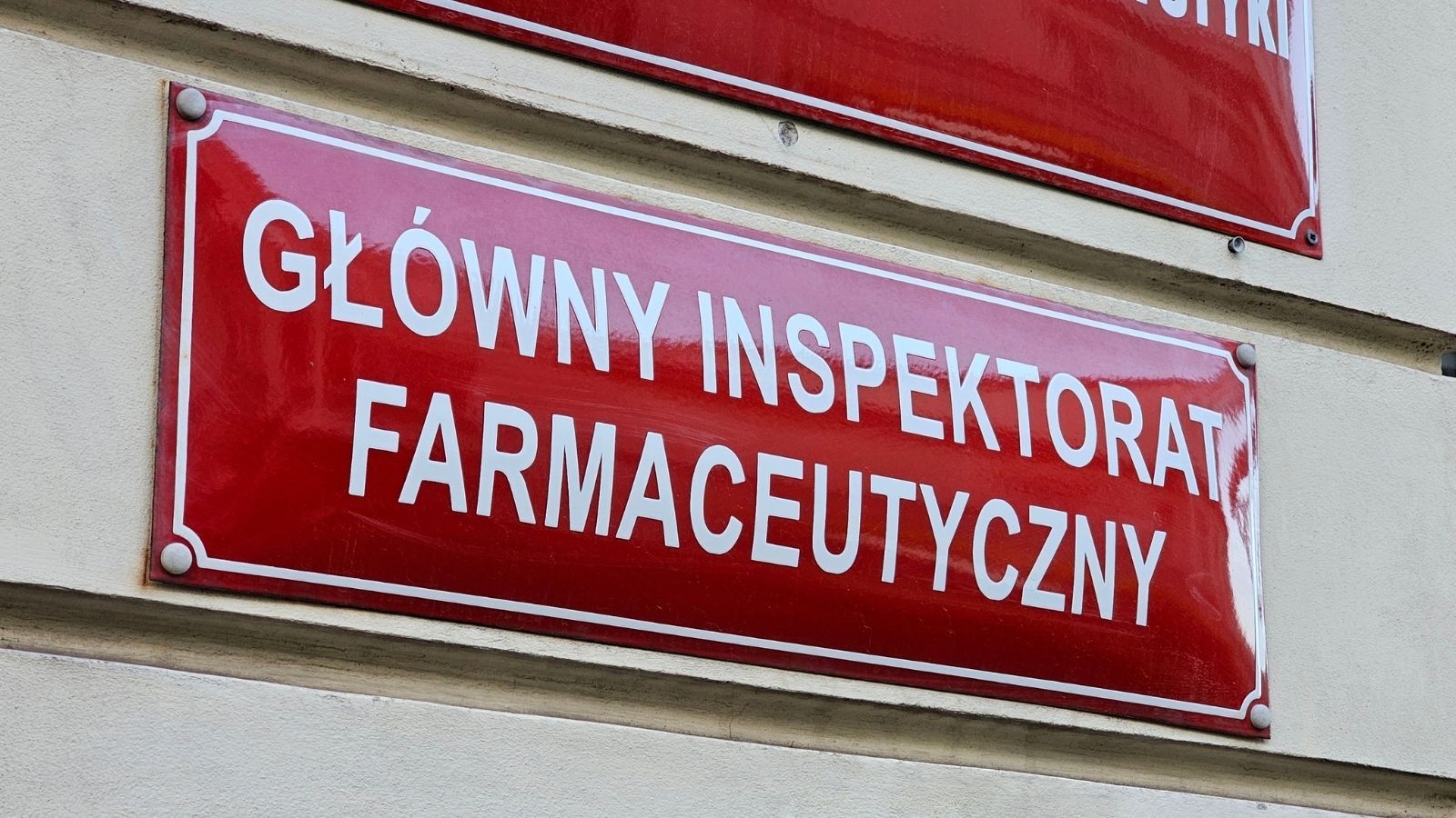 Popularny lek bez recepty znika z aptek. GIF wydał decyzję dla 9 serii
