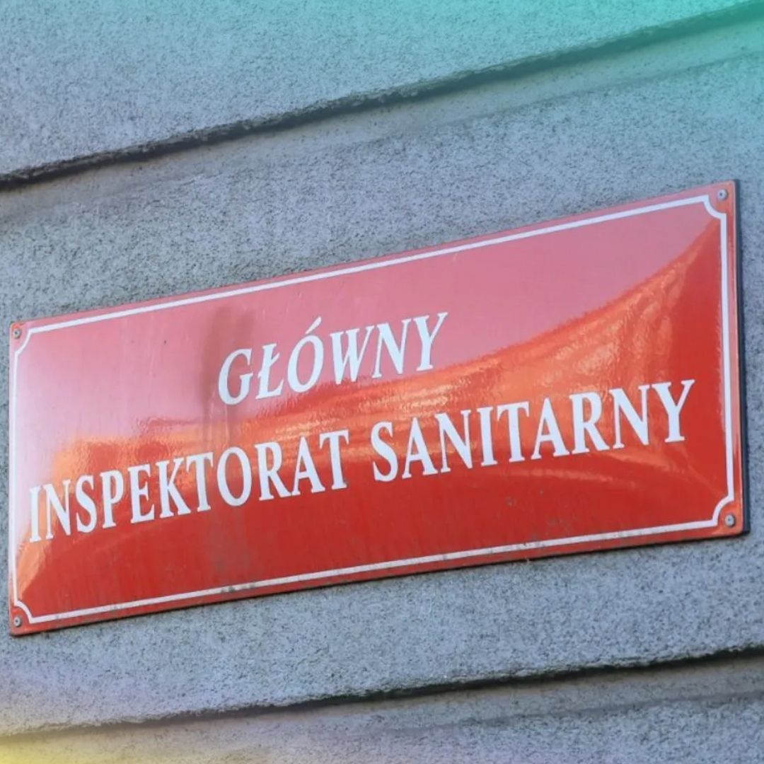 Zbiorowe zatrucie nad Bałtykiem. GIS wydał ważny komunikat do turystów