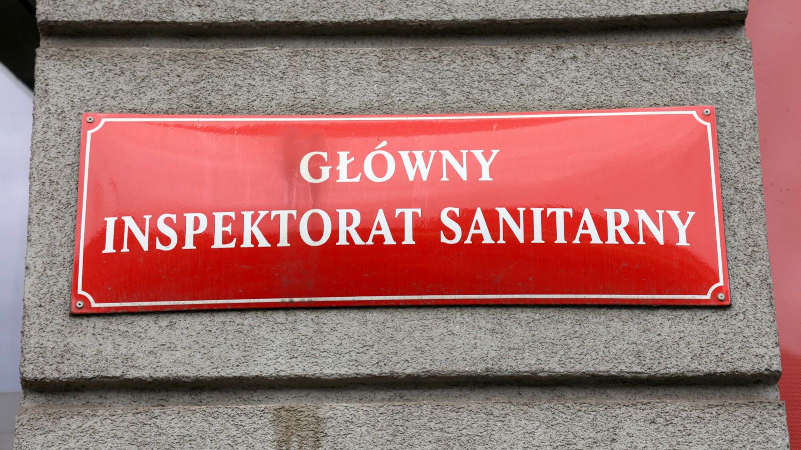 Partia błyskawicznie wycofana ze sprzedaży. Wykryto groźną bakterię w kosmetyku