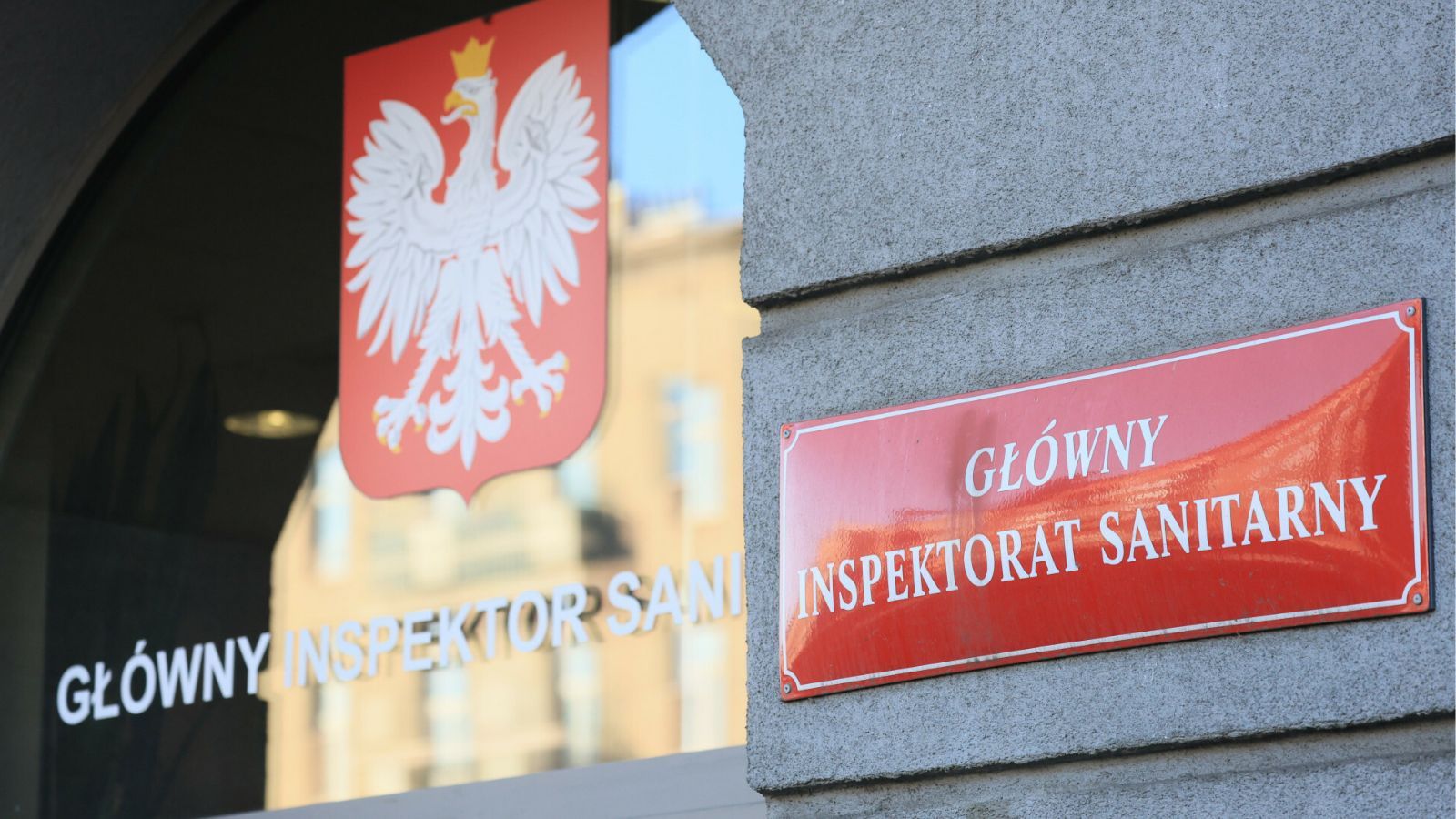 Pilny komunikat GIS. Groźna bakteria w popularnym produkcie, "może prowadzić do choroby"
