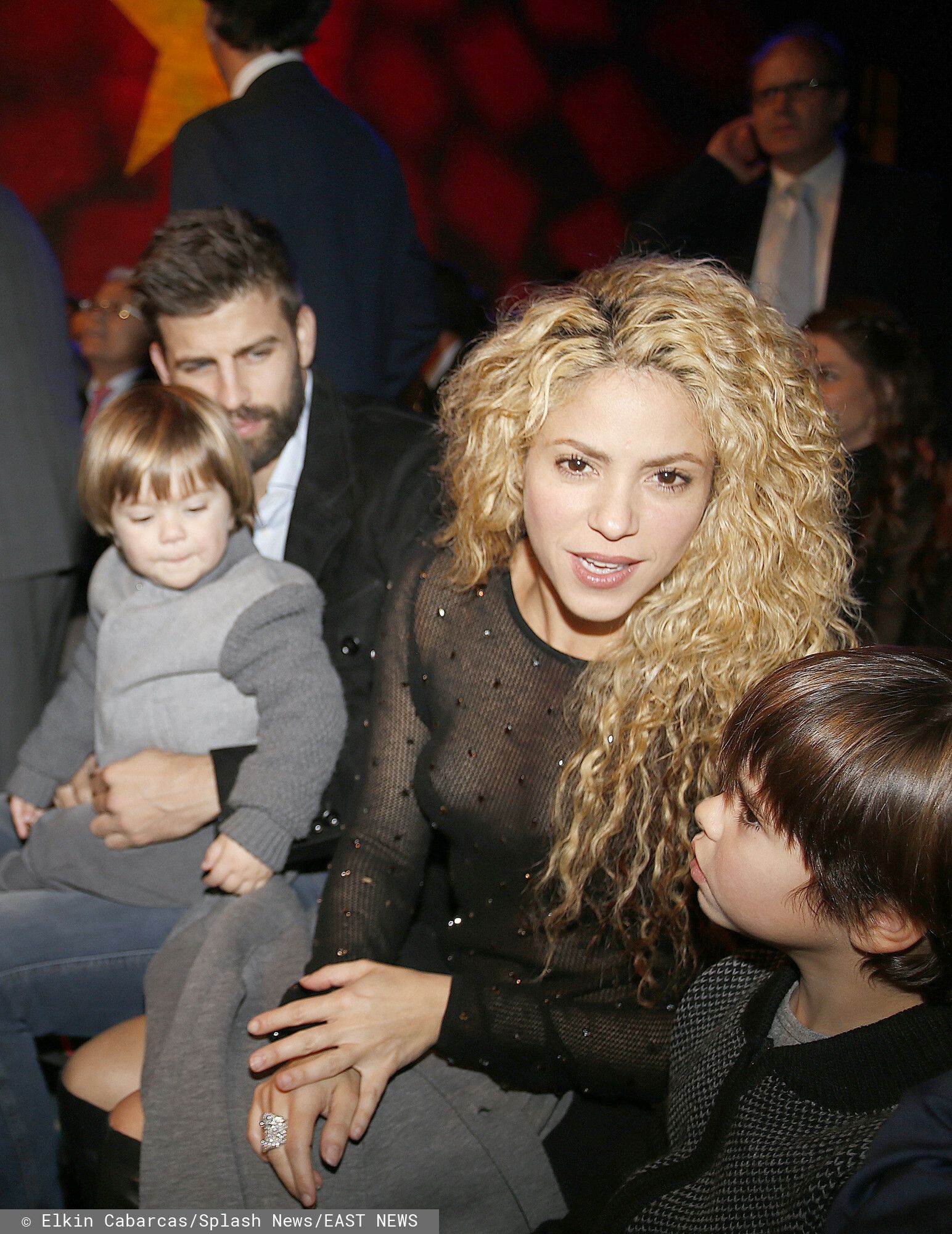 Gerard Pique i Shakira z synami, fot. EastNews