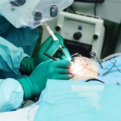 zabieg neurochirurgiczny Fot. Kalinovskiy/Getty Images.jpg