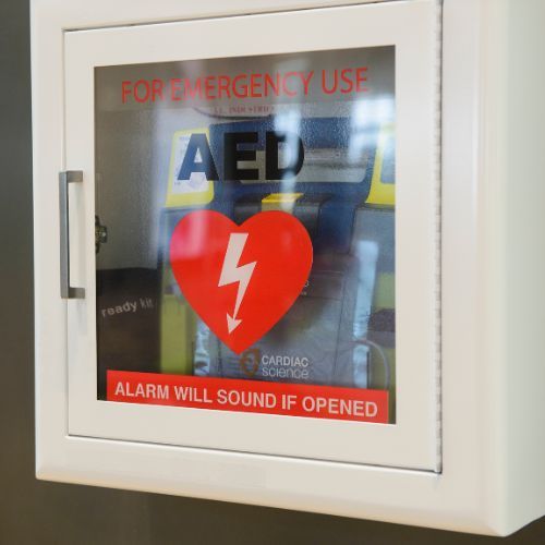 defibrylator AED Fot. Brostock/Getty Images.jpg
