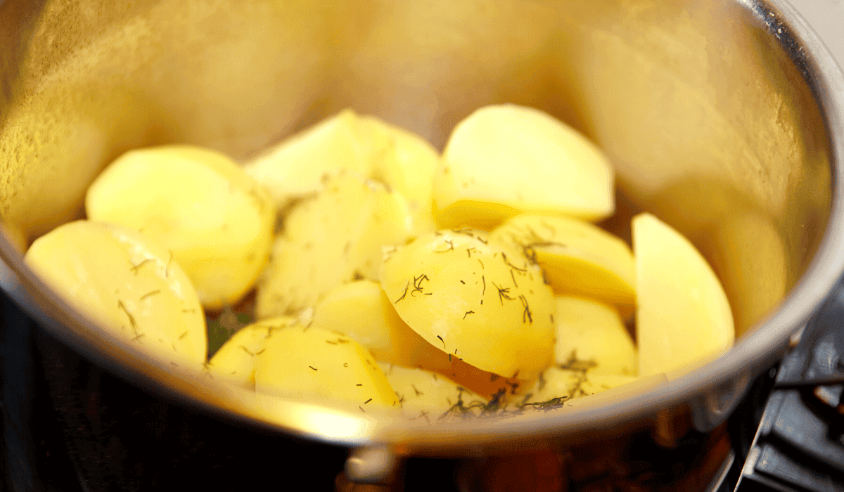 Gotowanie ziemniaków na parze