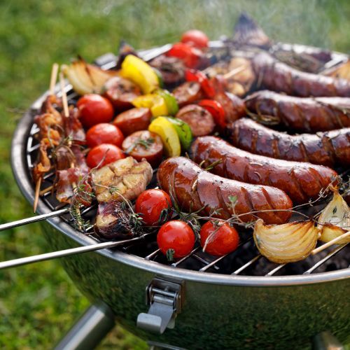 Banalne ciasto z truskawkami i rabarbarem. To będzie hit sezonu