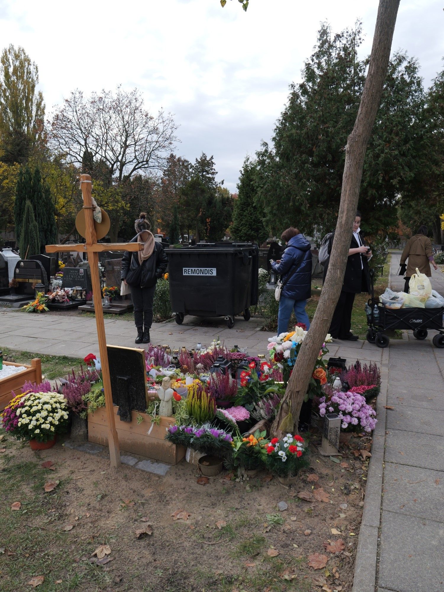 Niewiarygodne, gdzie znajduje się grób Kołaczkowskiej. Ludzie aż przystawali. HAŃBA