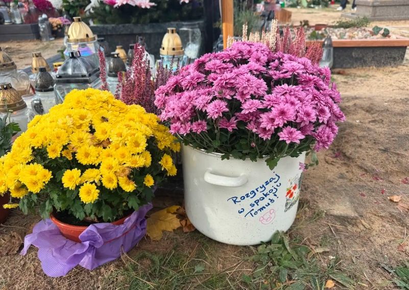 TAK wygląda grób Jakubiaka pół roku po jego śmierci. Widok ten chwyta za serce