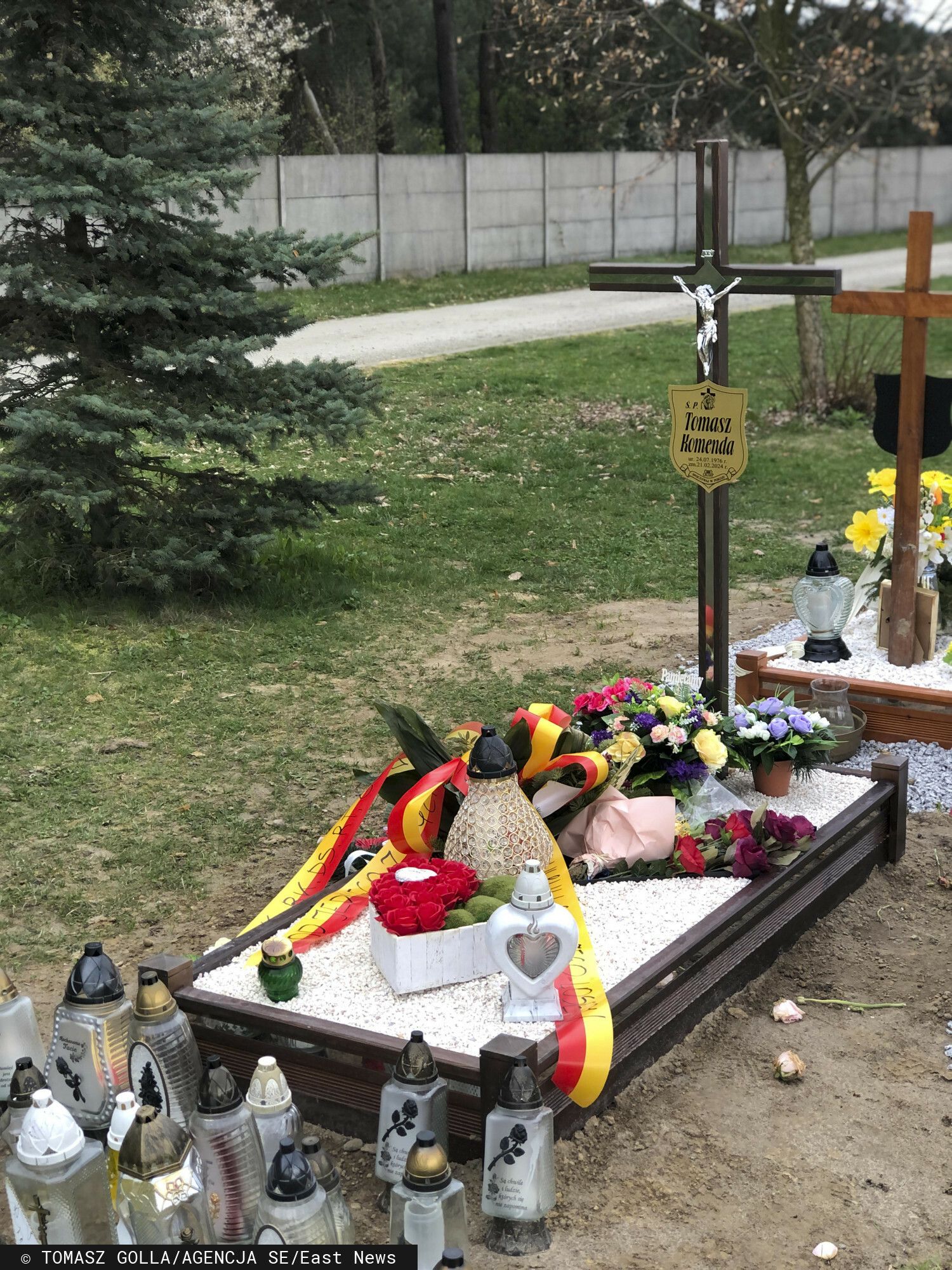 Tak teraz wygląda grób Tomasz Komendy. Uwagę przykuwa jeden szczegół