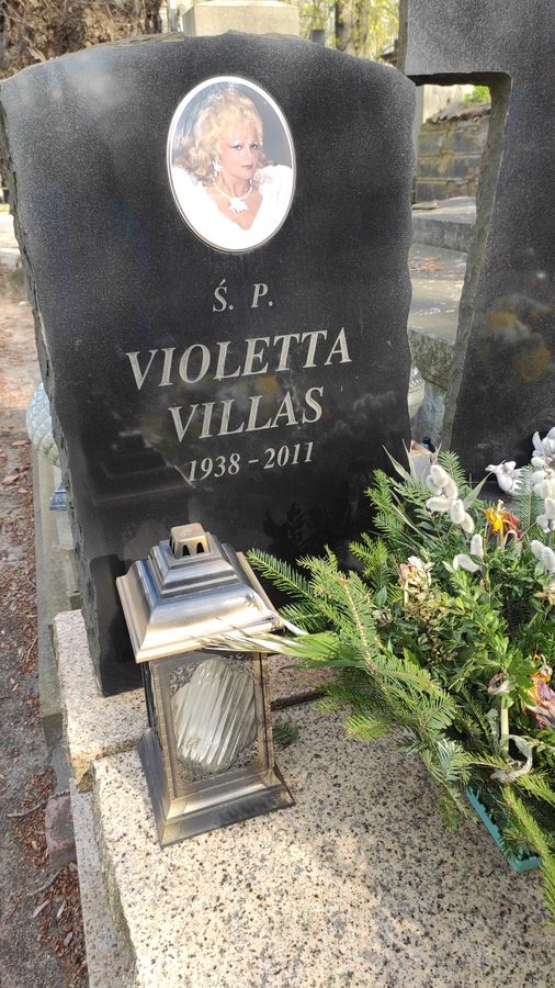 Grób Violetty Villas w 2022 roku, fot. Goniec 2.jpg