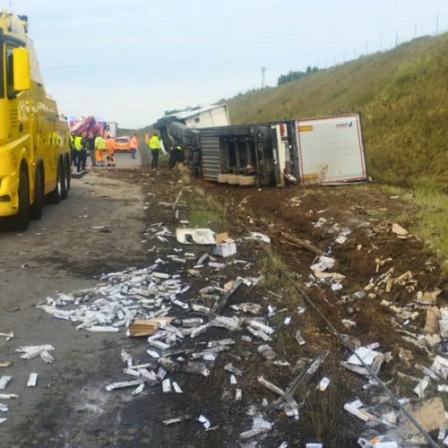 Tragedia na A1, autostrada spłynęła pomidorami. Policja apeluje o ostrożność